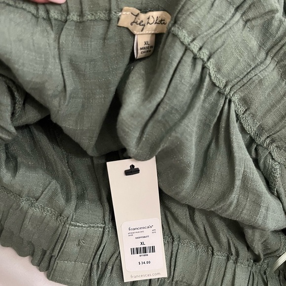 NWT Francesca’s top - Picture 3 of 3